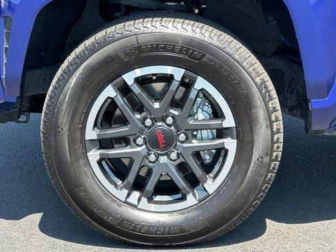 Used 2025 Toyota Tacoma TRD Sport AWD/4WD image 30