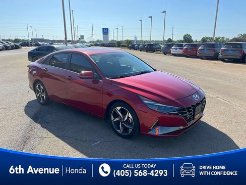 Used 2022 Hyundai Elantra Limited FWD image 3