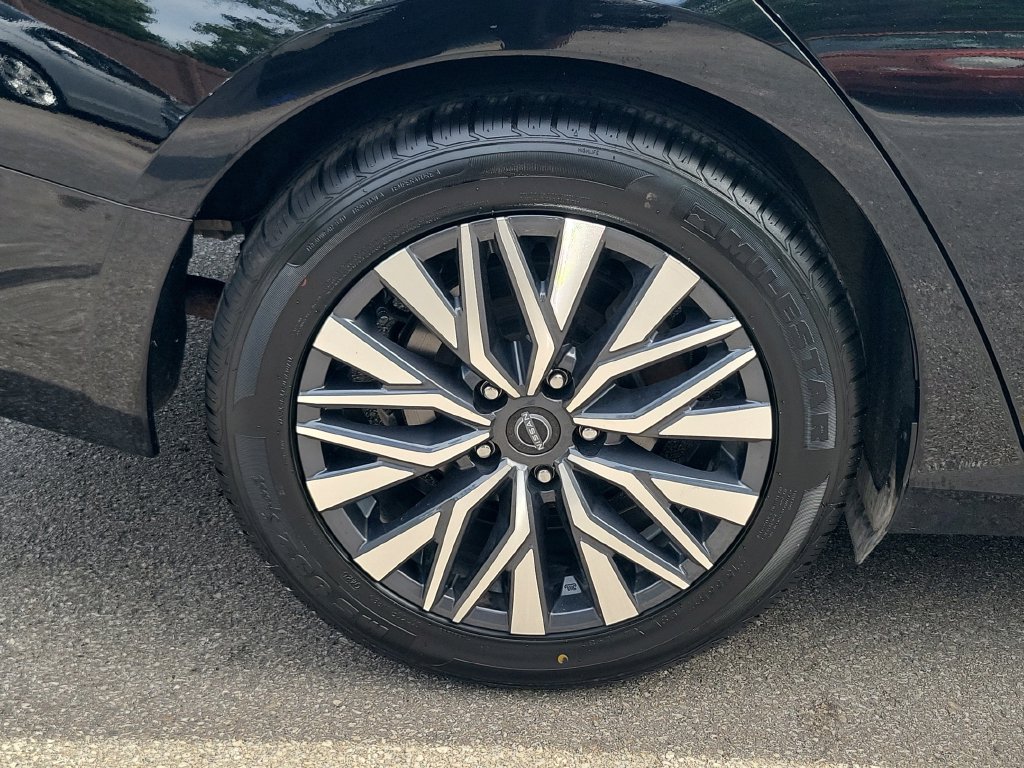 Used 2025 Nissan Altima 2.5 SV FWD image 7
