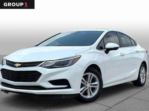 Used 2018 Chevrolet Cruze LT w/ Convenience Package image 1