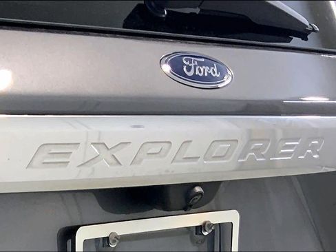 Used 2022 Ford Explorer Platinum w/ Equipment Group 601A AWD/4WD image 28