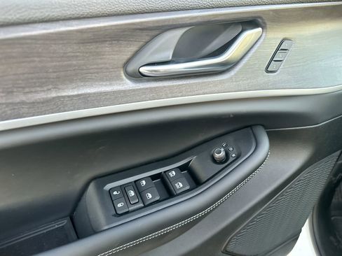 New 2025 Jeep Grand Cherokee Limited w/ Black Appearance Package RWD image 13