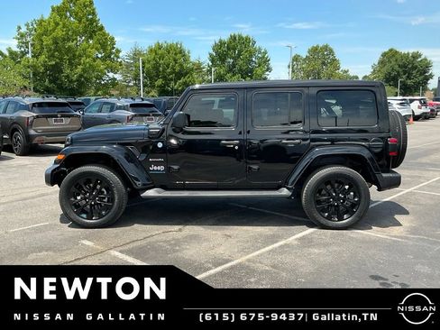 Used 2023 Jeep Wrangler Unlimited Sahara w/ Cold Weather Group AWD/4WD image 4