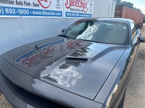 Used 2022 Dodge Challenger SXT w/ Plus Package image 9