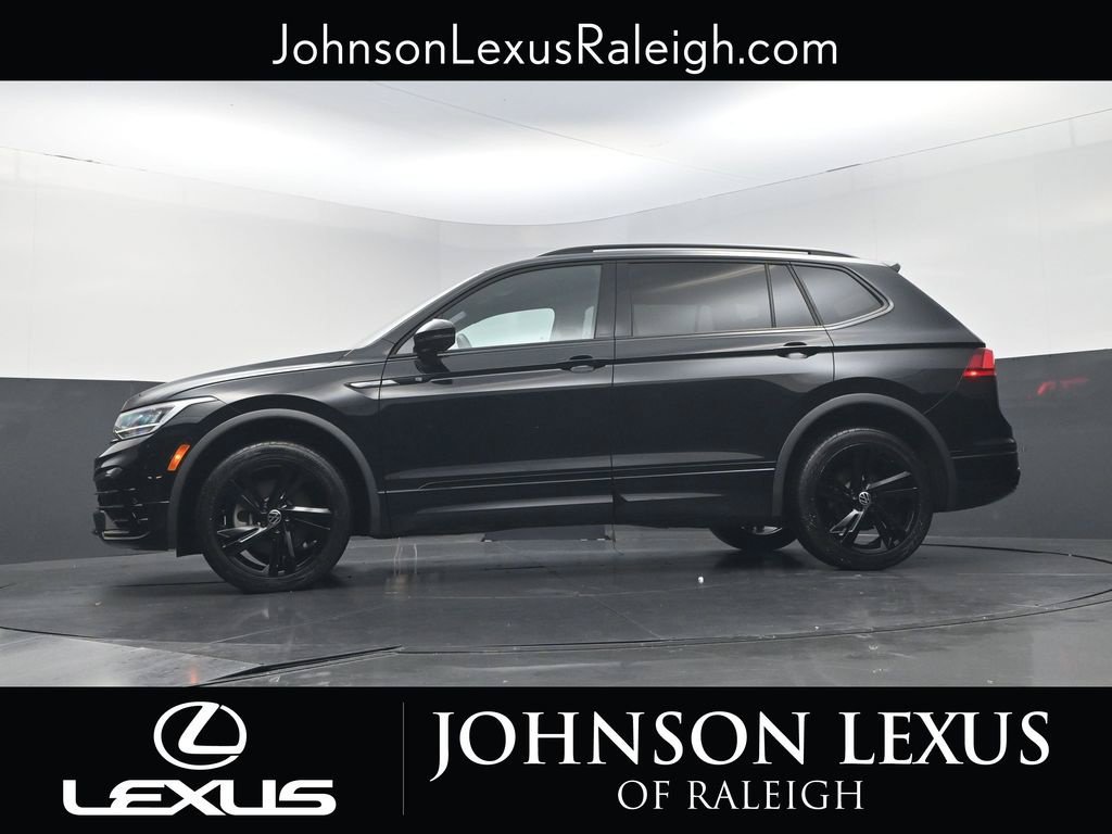 Used 2024 Volkswagen Tiguan SE R-Line FWD image 17