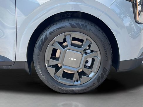 New 2026 Kia Carnival EX FWD image 10