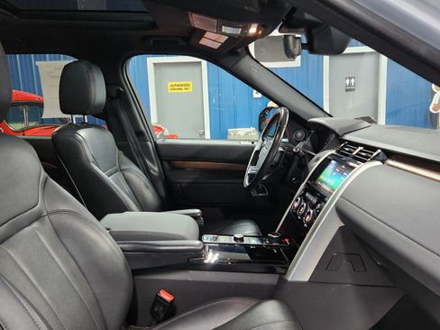 Used 2018 Land Rover Discovery HSE image 12