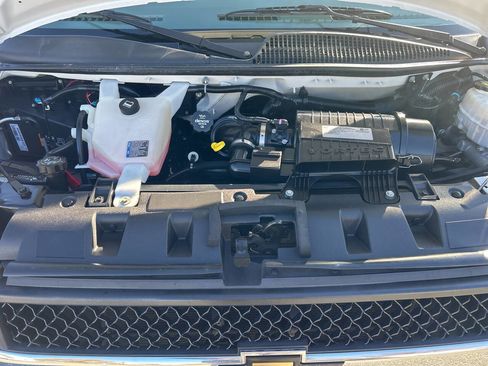 Used 2018 Chevrolet Express 2500 w/ Driver Convenience Package image 18