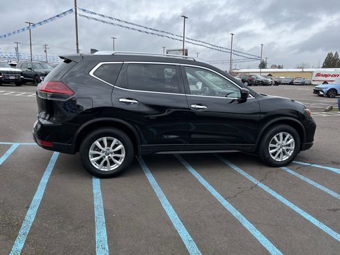 Used 2020 Nissan Rogue SV image 6