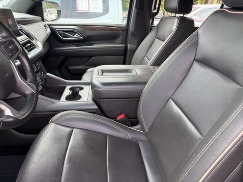 Used 2023 Chevrolet Suburban Premier image 2