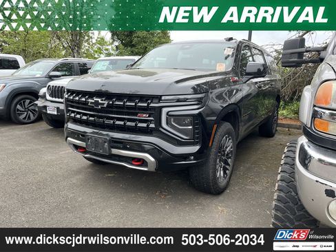 Used 2025 Chevrolet Suburban Z71 AWD/4WD image 6