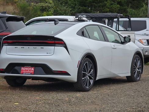 Used 2024 Toyota Prius XLE AWD/4WD image 4