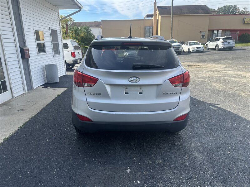 Used 2011 Hyundai Tucson GLS FWD image 9