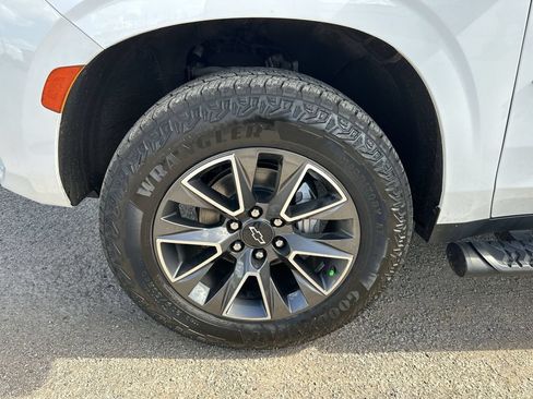 Used 2023 Chevrolet Tahoe Z71 w/ Z71 Off-Road Package AWD/4WD image 10