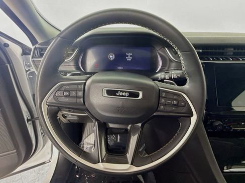 Used 2023 Jeep Grand Cherokee Laredo w/ Luxury Tech Group I image 11