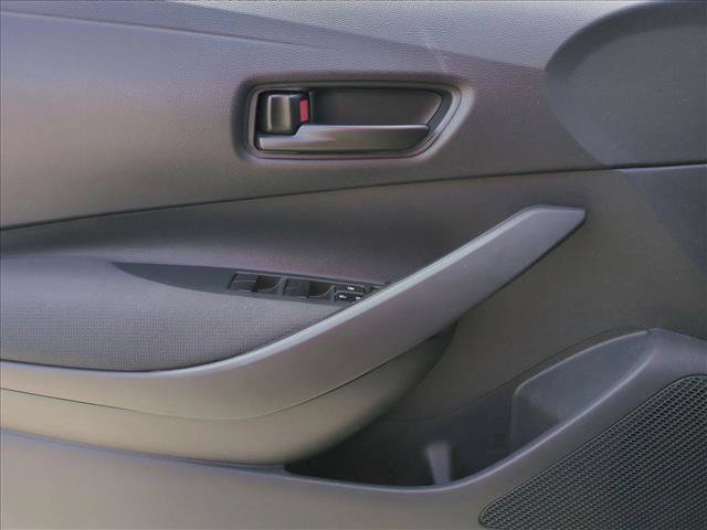 Used 2025 Toyota Corolla LE FWD image 11