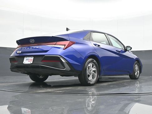Used 2025 Hyundai Elantra SE image 20