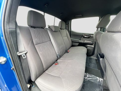 Used 2017 Toyota Tacoma TRD Sport w/ Tow Package RWD image 16
