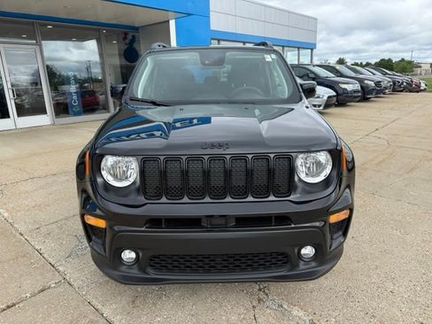 Used 2023 Jeep Renegade Altitude w/ Sun/Sound Group AWD/4WD image 8
