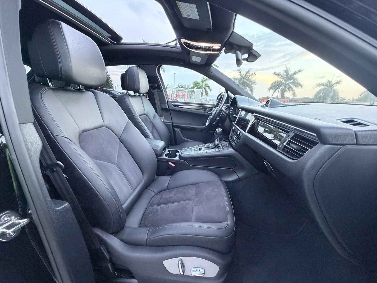 Used 2020 Porsche Macan AWD/4WD image 44