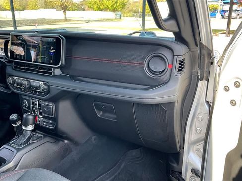 Used 2024 Jeep Wrangler Unlimited Rubicon w/ Technology Group image 16