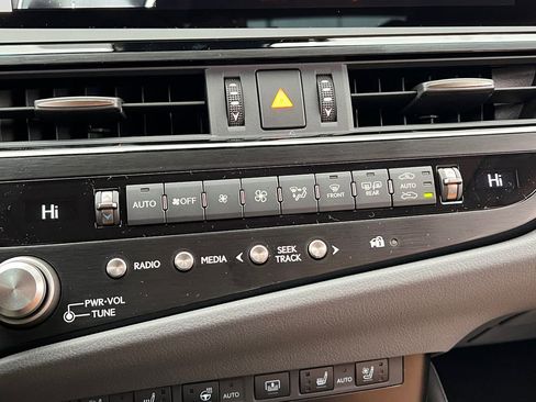 New 2025 Lexus ES 350 Ultra Luxury image 19