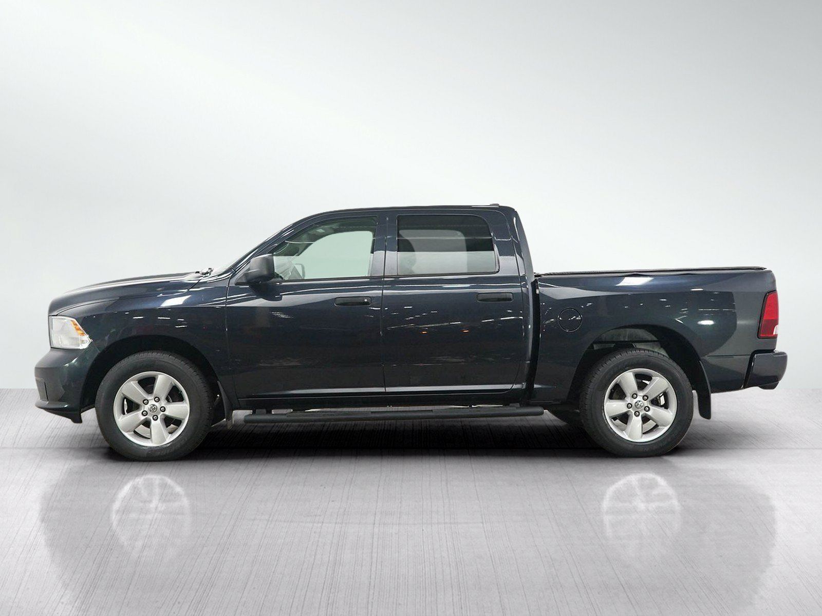 Used 2015 RAM 1500 Express AWD/4WD image 2
