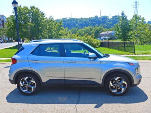Used 2025 Hyundai Venue SEL FWD image 10