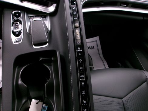 Used 2024 Chevrolet Corvette Stingray Preferred Cpe w/ Z51 Performance Package RWD image 8