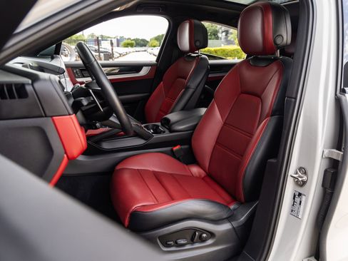 Certified 2024 Porsche Cayenne Coupe AWD/4WD image 5