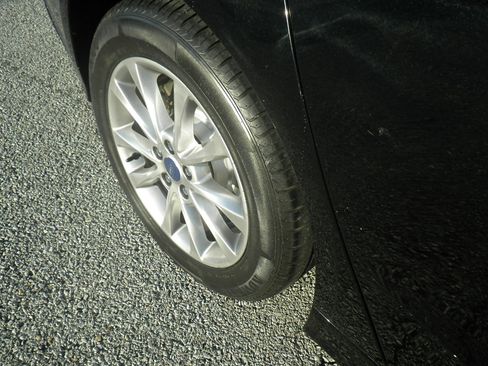 Used 2017 Ford Fusion SE image 10