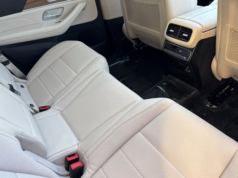 Used 2021 Mercedes-Benz GLS 450 4MATIC image 31