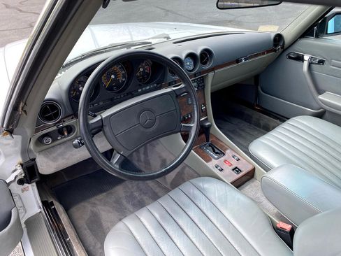 Used 1989 Mercedes-Benz 560 SL image 13