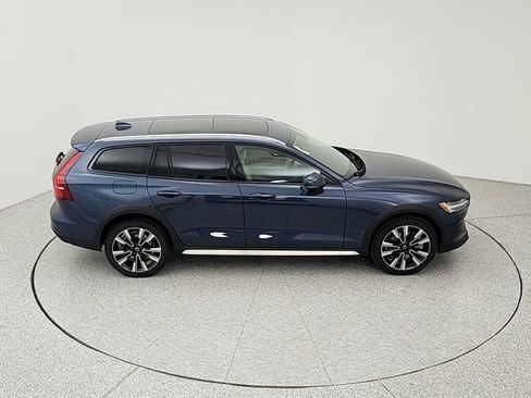 New 2026 Volvo V60 B5 Cross Country Ultra w/ Climate Package AWD/4WD image 16