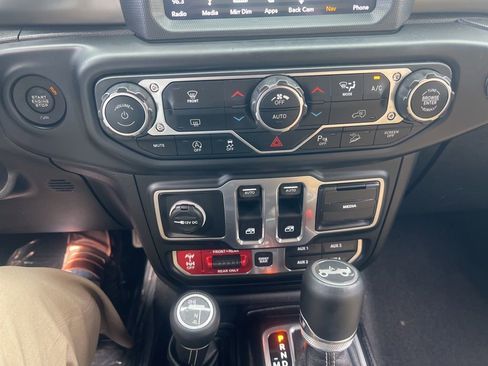 Used 2018 Jeep Wrangler Rubicon AWD/4WD image 27