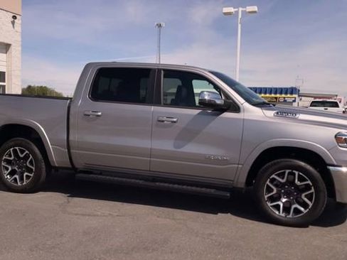 Used 2025 RAM 1500 Laramie AWD/4WD image 3