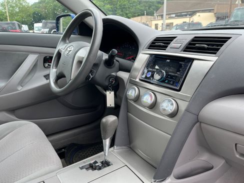 Used 2011 Toyota Camry LE FWD image 12