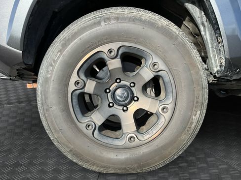 Used 2017 Toyota Tacoma TRD Sport w/ Premium & Technology Package image 13