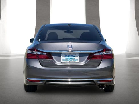 Used 2017 Honda Accord EX image 5