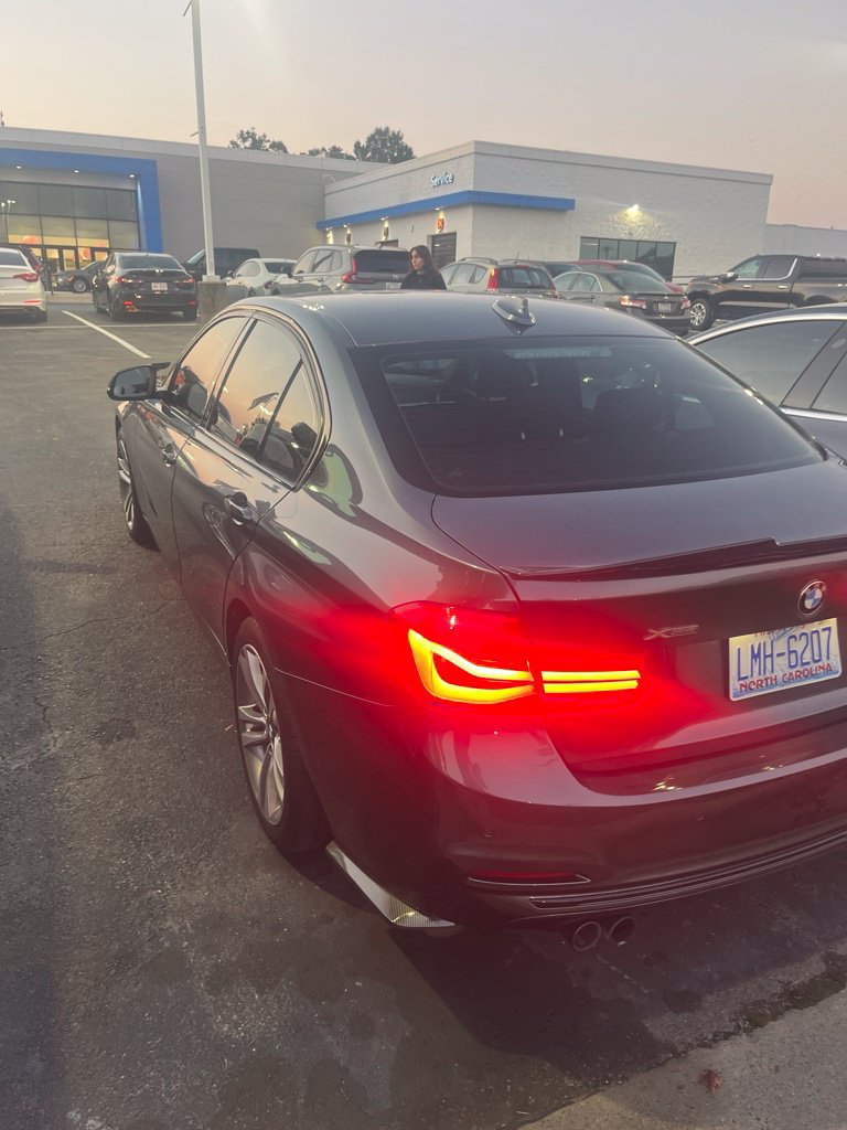 Used 2017 BMW 330i xDrive Sedan AWD/4WD image 8