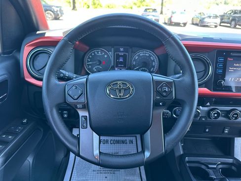 Used 2017 Toyota Tacoma TRD Off-Road w/ Tow Package (A/T) AWD/4WD image 18