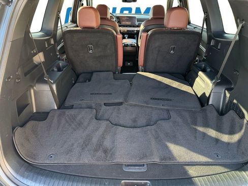 Used 2023 Kia Telluride EX w/ EX Captain's Chair Package image 14