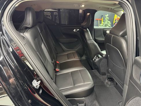 Used 2019 Volvo XC40 T5 Momentum image 16