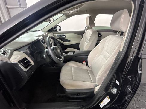 Used 2024 Nissan Rogue SV FWD image 25
