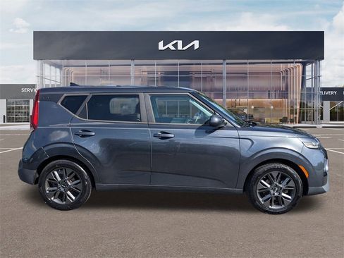 Used 2020 Kia Soul EX image 3