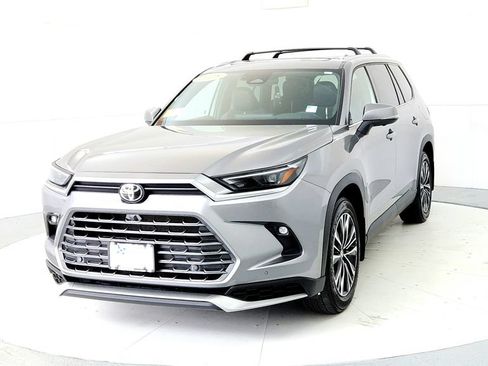 Used 2025 Toyota Grand Highlander AWD Hybrid image 2