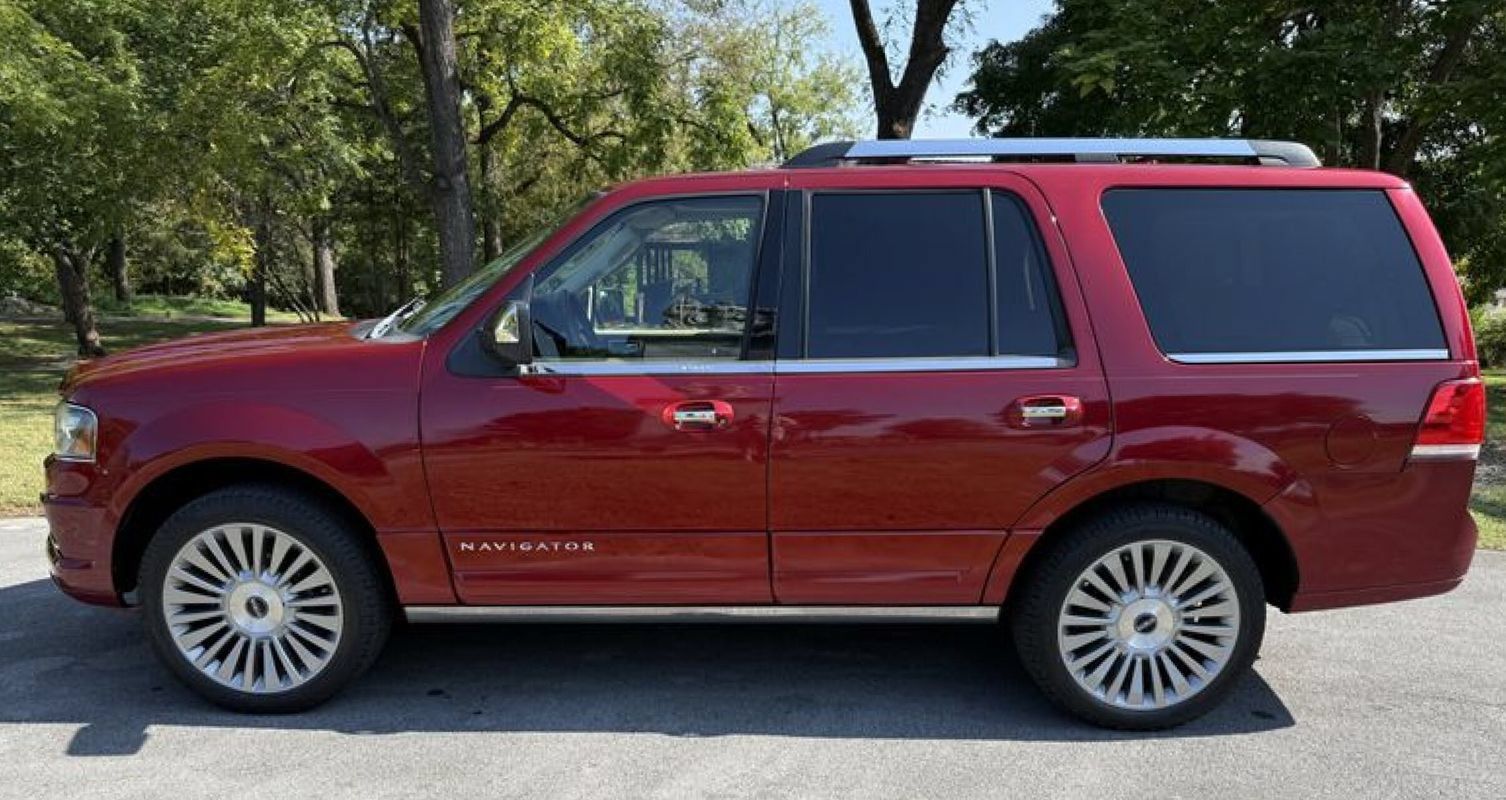Used 2015 Lincoln Navigator 4WD w/ Equipment Group 101A Reserve image 10