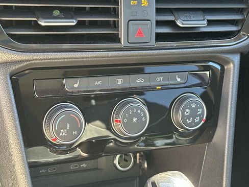 Certified 2023 Volkswagen Taos SE w/ Panoramic Sunroof Package image 13