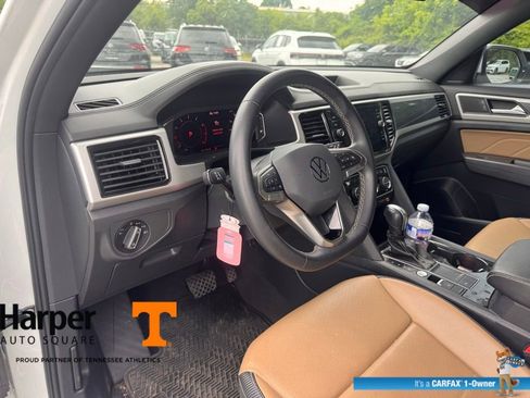 Used 2023 Volkswagen Atlas Cross Sport SE w/ Panoramic Sunroof Package FWD image 14