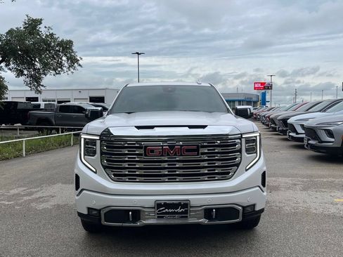 Used 2024 GMC Sierra 1500 Denali w/ Technology Package AWD/4WD image 2